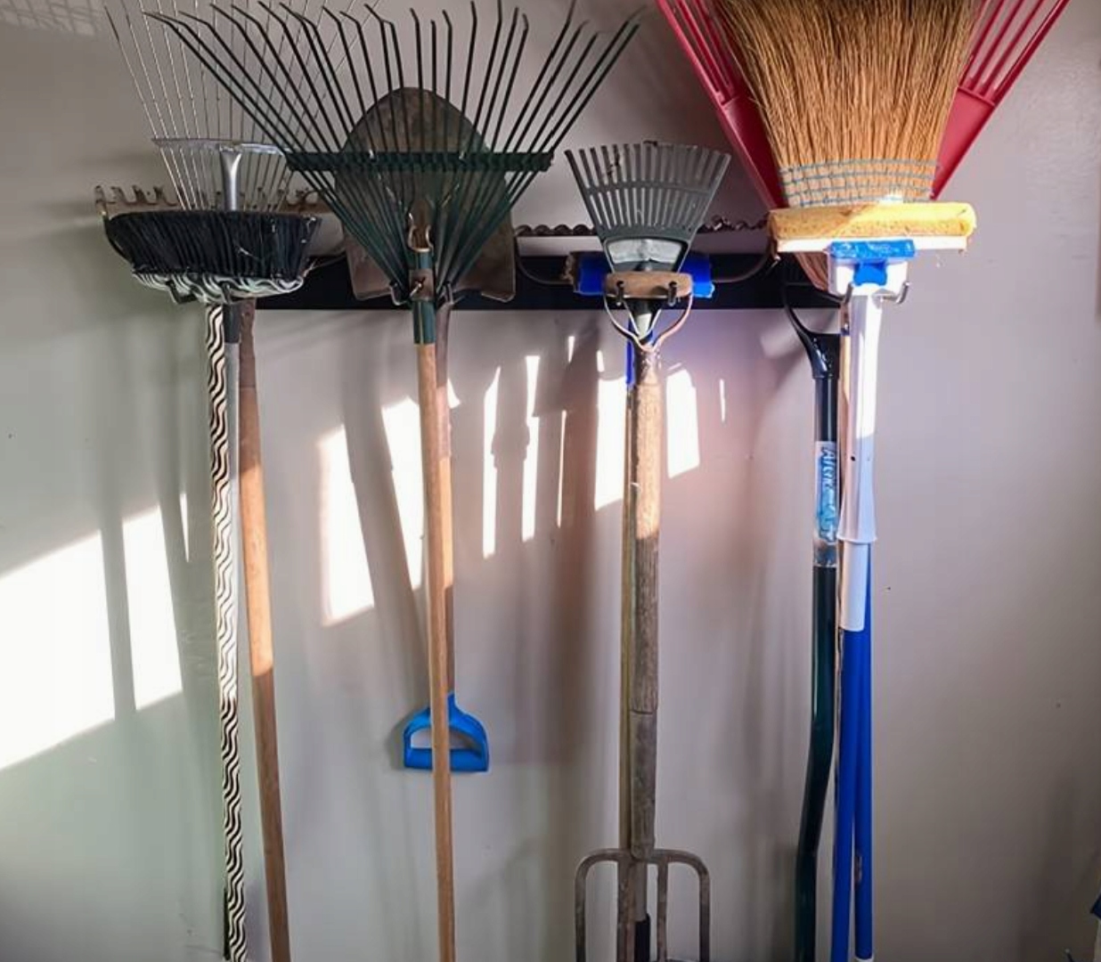 Wieszak na narzędzia łopaty grabie węże piwnica działka garaż 25cm - obrazek 7