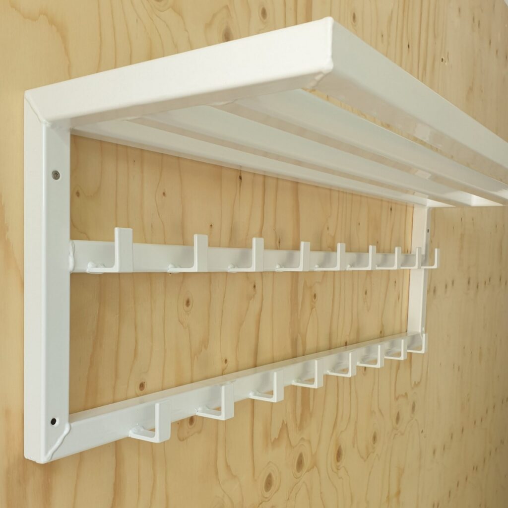 Wieszak w stylu loft na przedpokój z półką i 17 wieszakami na ubrania  MetalFab